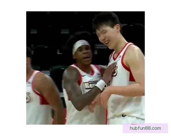 12.6秒逆转制胜杨瀚森含泪微笑拼搏精神感动全场手臂血痕依旧灿烂笑容显英雄气概